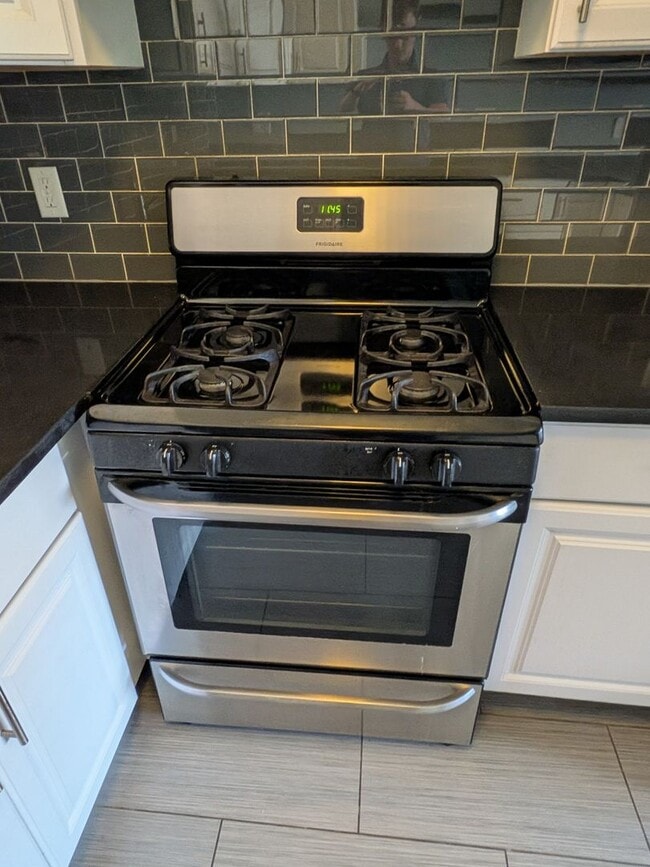 Building Photo - Spacious 1-bedroom apartment in a excellent location