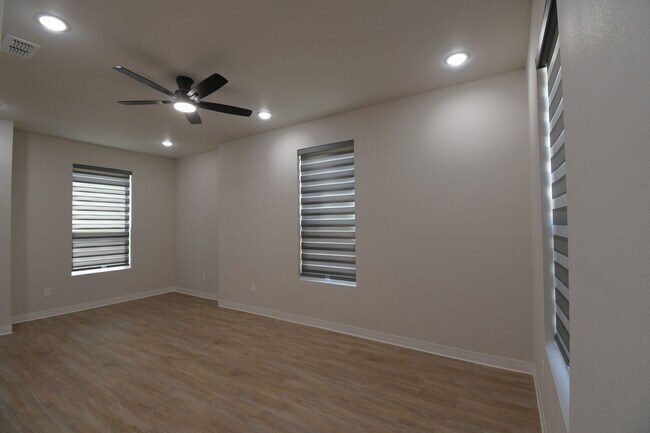 Foto del edificio - 1158 E Earle St
