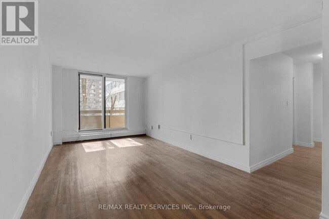 Photo du bâtiment - 223 Jackson St W