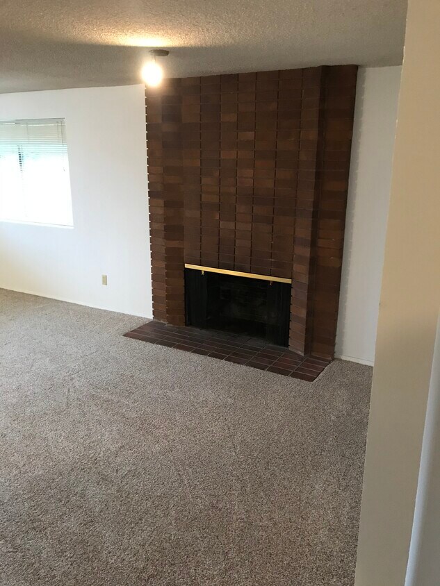 4520 Olympic Blvd Unit 2, Everett, WA 98203 Condo for Rent in Everett