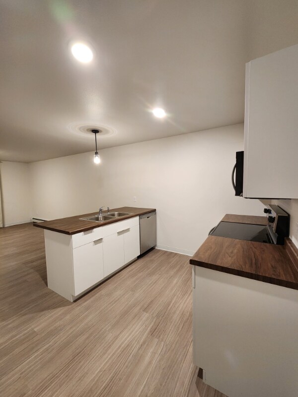 Foto del edificio - 211 1st Ave NW