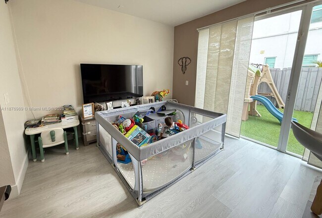 Foto del edificio - 4172 SW 156th Ave