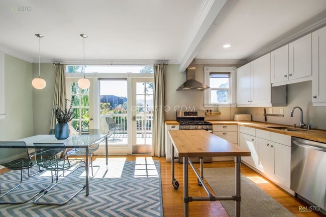 Building Photo - 568 Vermont St