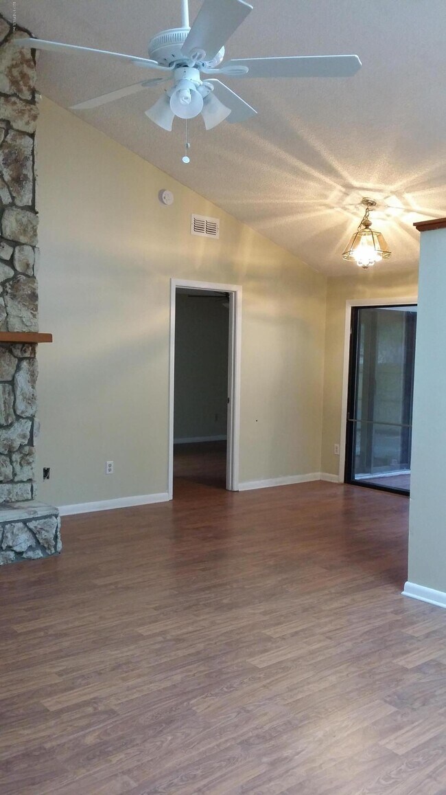 Building Photo - 6738 Periwinkle Dr