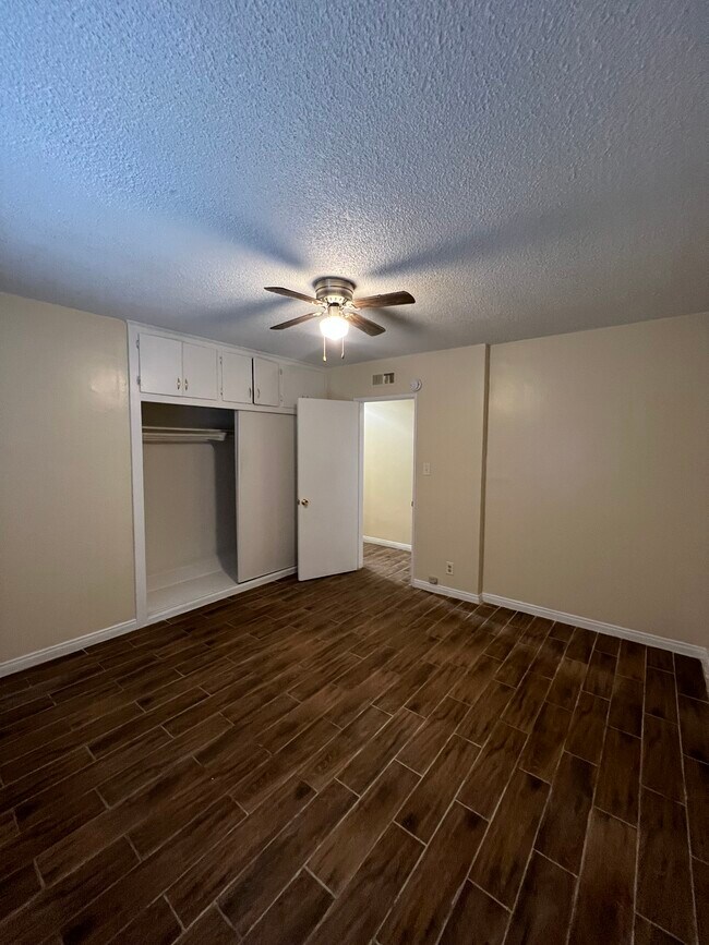 Building Photo - 2920 W 141st Pl