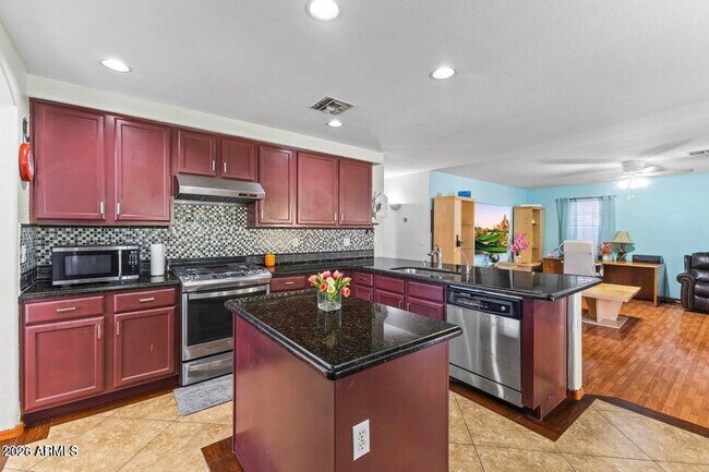 Foto del edificio - 1166 E Stottler Dr