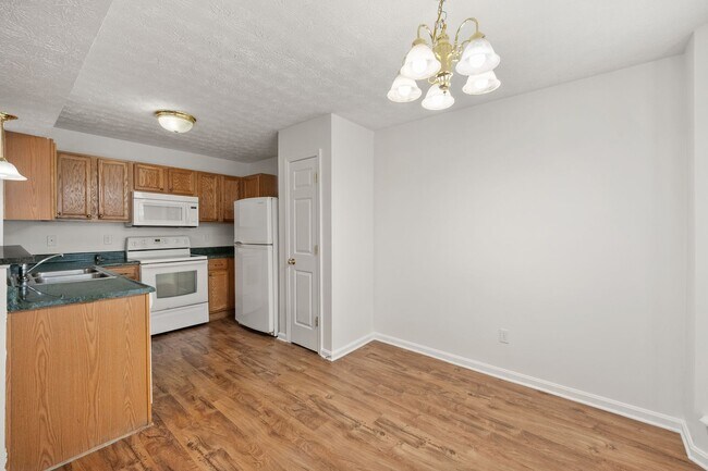 Foto del edificio - Tucked on Arbor Creek is a gem