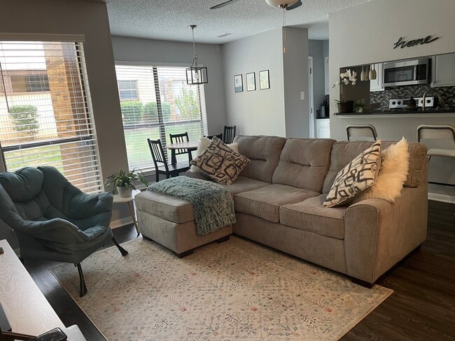 Building Photo - 1200 Harwell Dr