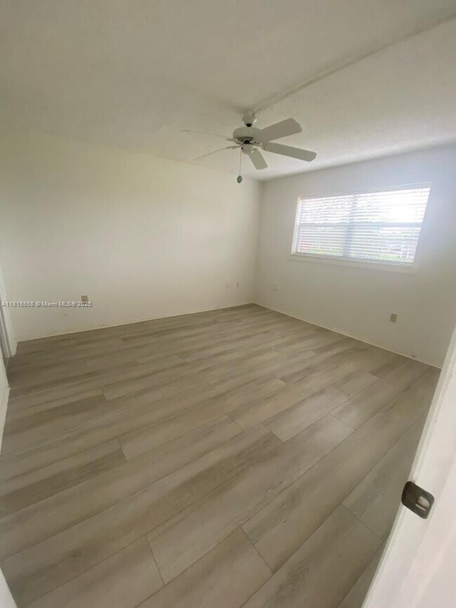 Building Photo - 160 Turtle Lake Ct