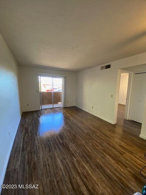 Foto del edificio - 1810 E Blacklidge Dr