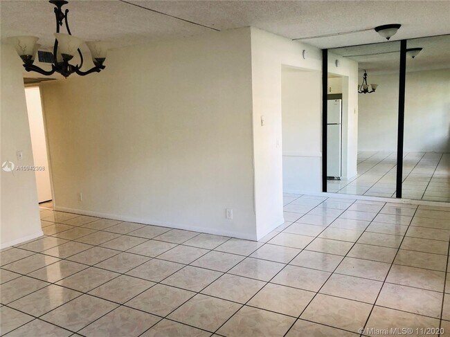 Foto del edificio - 801 SW 133rd Terrace