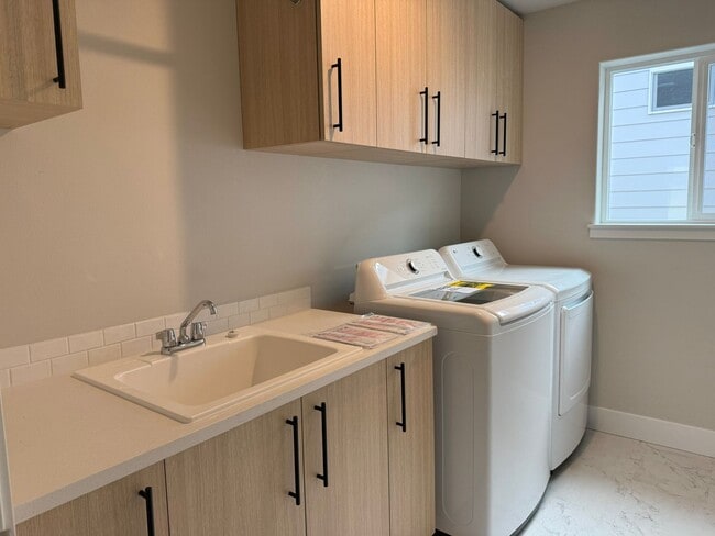 Building Photo - Beautiful Three Bedroom New Construction Home For Rent