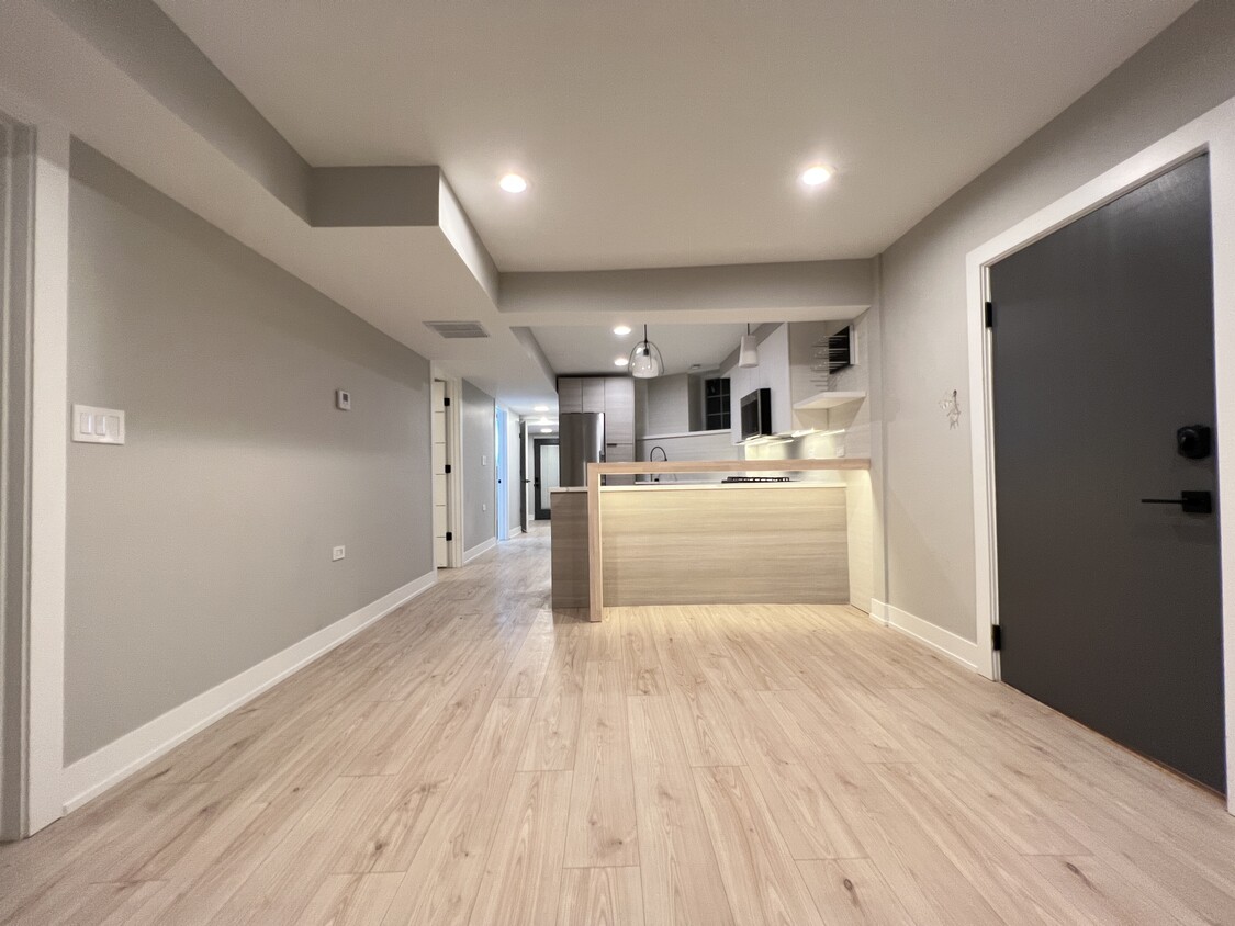 Primary Photo - 1401 N Wicker Park Ave