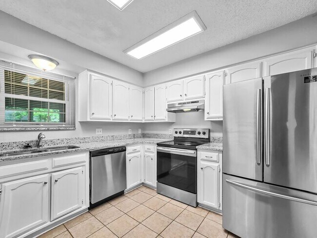 Foto del edificio - 1012 Woodridge Dr