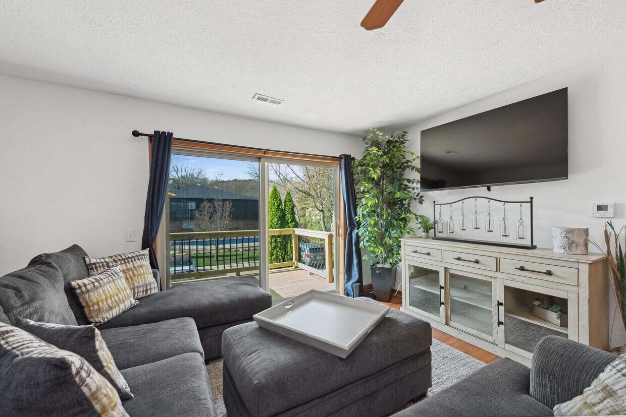204 Elmhurst Ct Unit 16  
