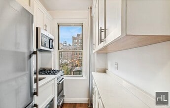 Building Photo - EAST 10 STREET