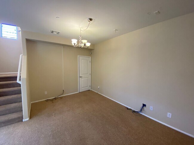 Foto del edificio - Wonderful 4 bed/2.5 bath home located in the NW area of Las Vegas