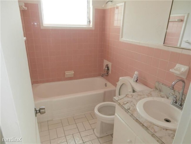 Building Photo - 1724 NE 50th Ct