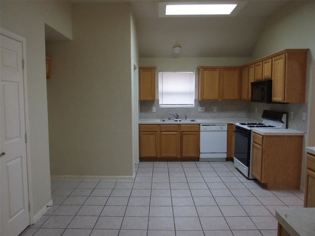 Building Photo - 4819 Edgegate Dr