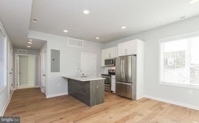 Building Photo - 1216 N 5th St