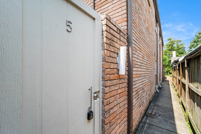 Building Photo - 1529 Bonnie Brae St