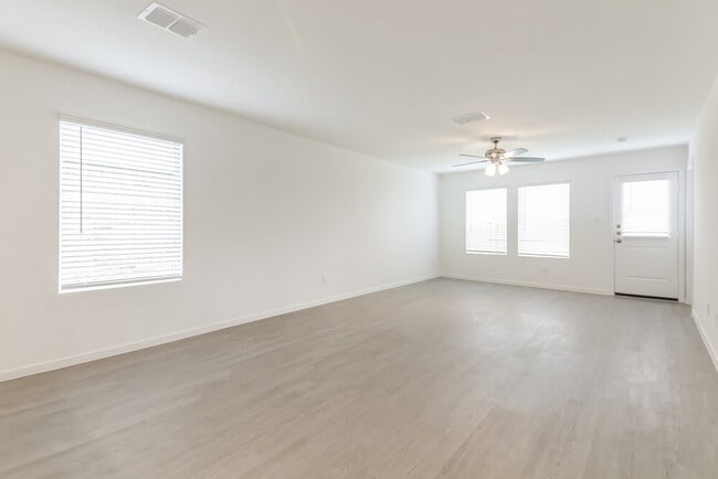 Building Photo - 1717 Crossbill St