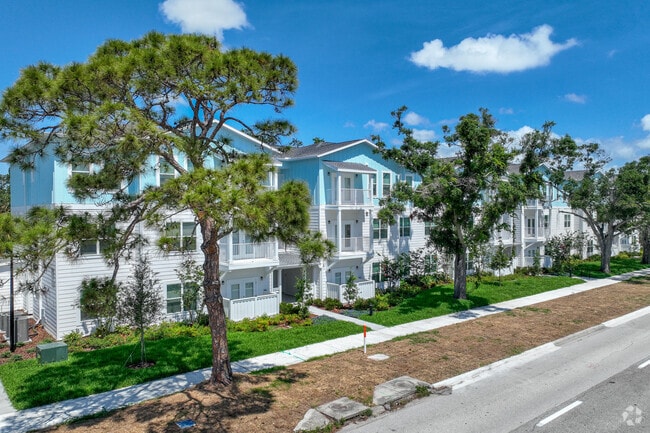 Building Photo - Bayou Court Apartments
