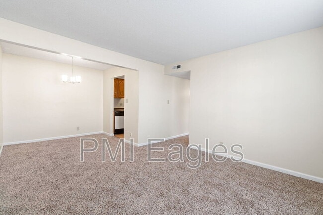 Building Photo - 263 White Oak Rd