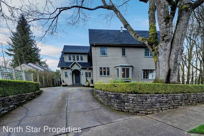 Foto del edificio - 4 br, 3.5 bath House - 3955 SW Mount Adams Dr