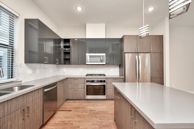 Foto del edificio - Mid-Town rental available
