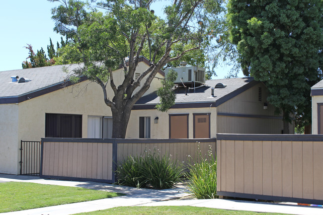 Building Photo - Glenbrook Apartments