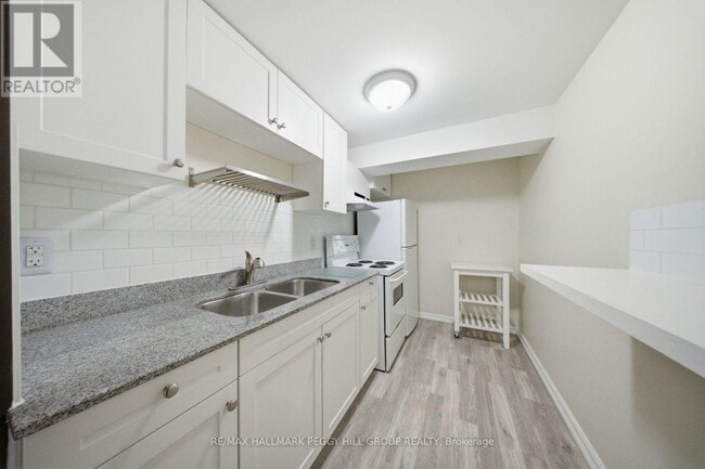 Building Photo - 15 Christie Crescent