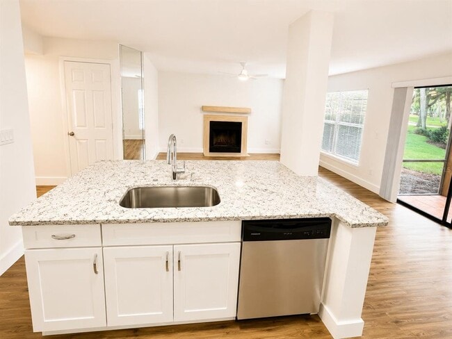 Foto del edificio - 4702 Sutton Terrace