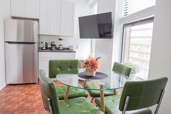 Foto del edificio - 240 W 112th St