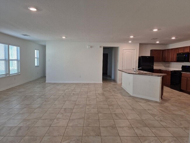 Foto del edificio - 6715 Hillsdale Creek Dr