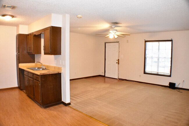 Building Photo - 214 Rials Dr