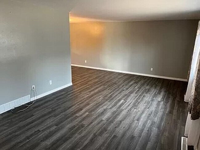 Foto del edificio - Spacious Home on a Large Lot in Villa Loma...