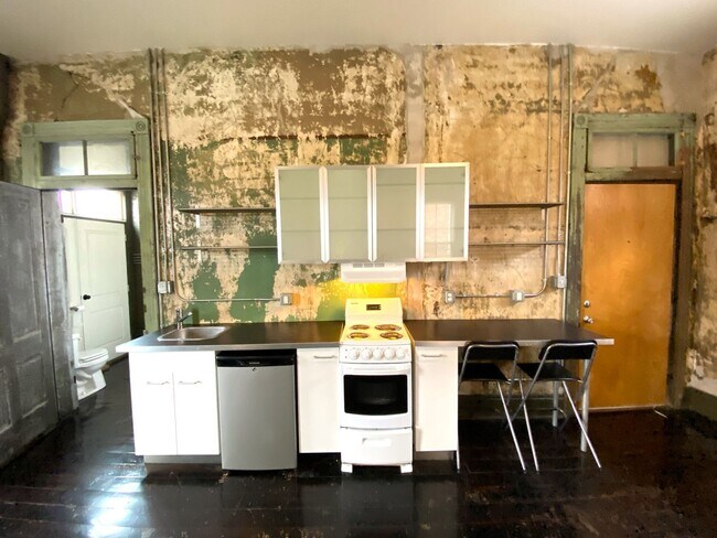 Building Photo - Unique Downtown Studio Apartment