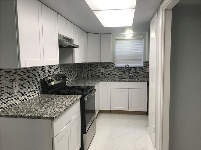 Building Photo - 3022 Eastpark Dr