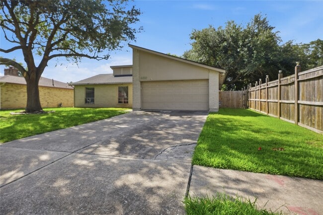 Building Photo - 466 El Toro Ln
