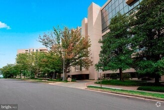 Building Photo - 1101 S Arlington Ridge Rd