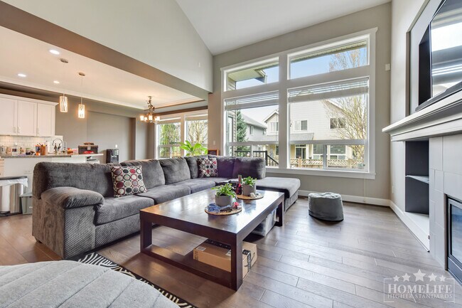 Building Photo - Spacious Luxury 4 Bed + Den Whole Home in Willoughby Heights