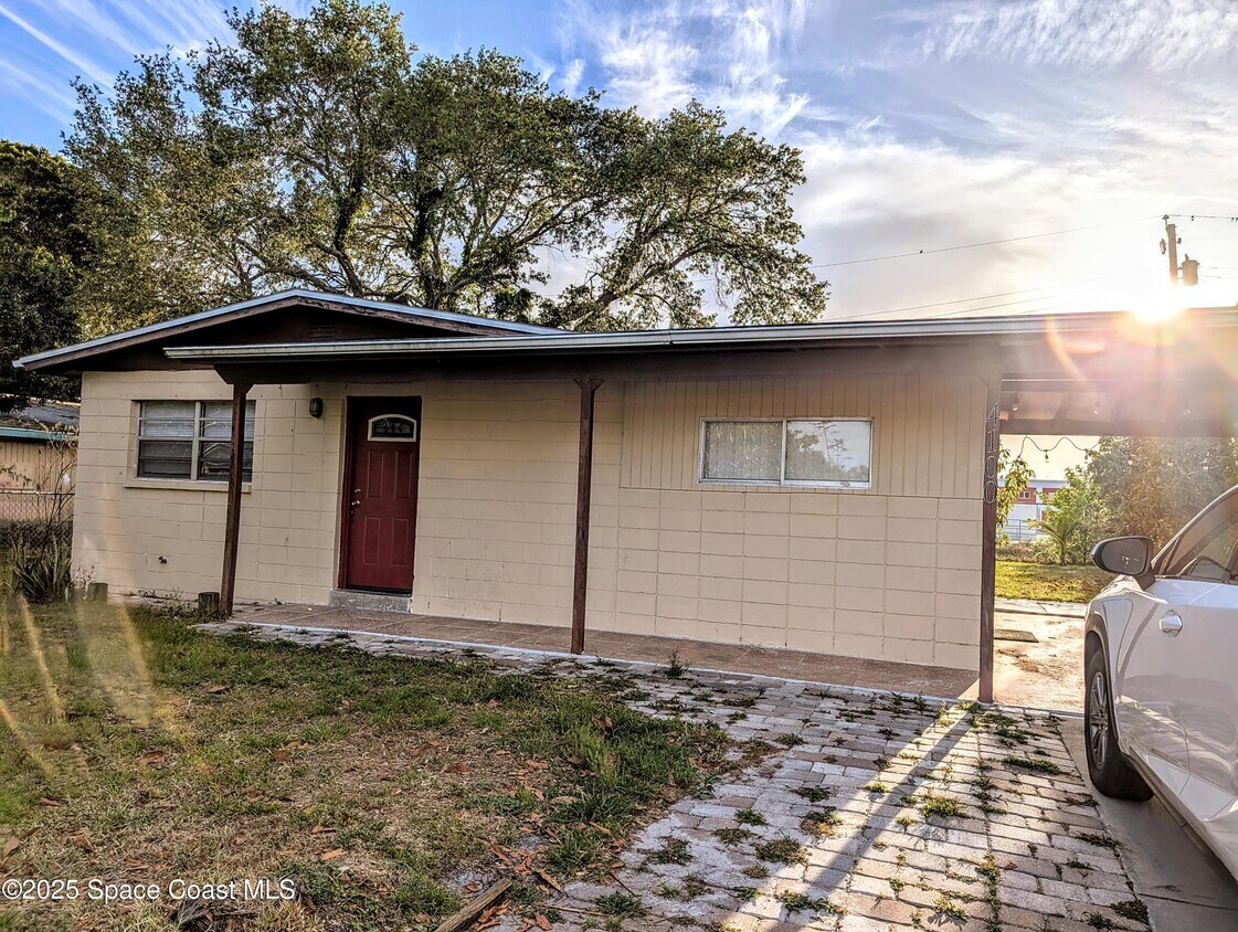 Foto principal - 4100 Edwards St