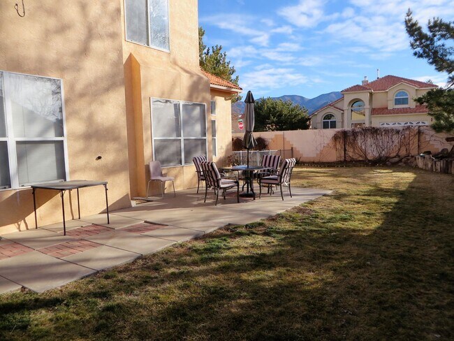 Foto del edificio - Beautiful 3 bedroom 2 bathroom home.