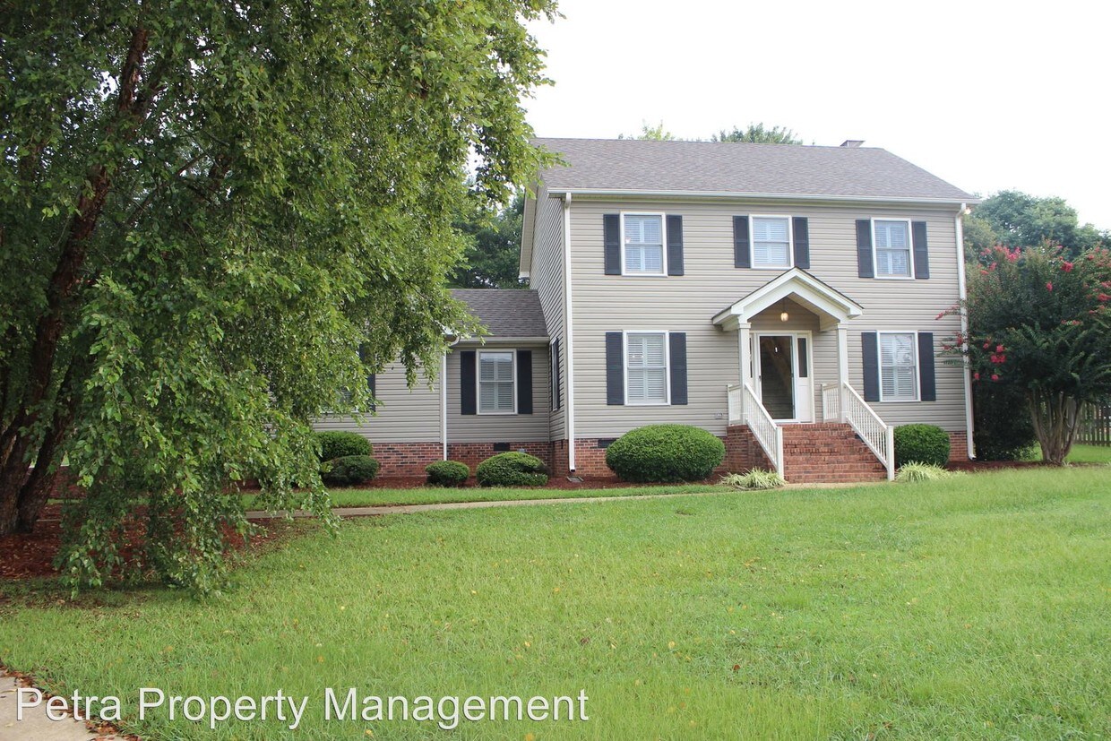 Primary Photo - 3 br, 2.5 bath House - 207 Fairfax Rd