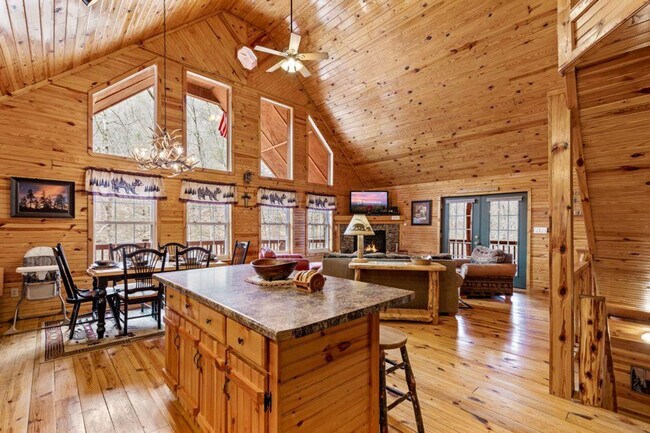 Building Photo - 4040 Hickory Hollow Way