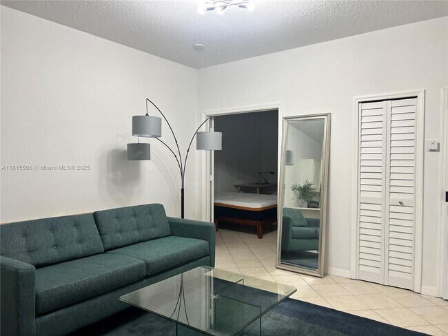 Foto del edificio - 2734 Bird Ave