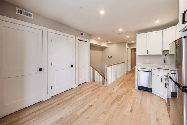 Building Photo - 35 Delle Ave