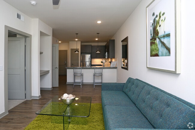 Building Photo - 670 E Algonquin Rd