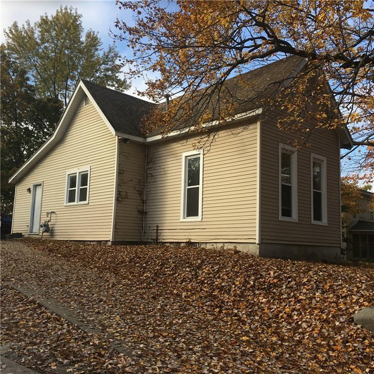 1215 E Main St, Crawfordsville, IN 47933 House for Rent in